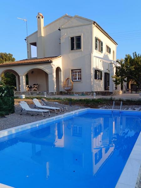 Στη φωτογραφία φαίνεται το αντικείμενο Villa Kipos που βρίσκεται στην πόλη Corfu.