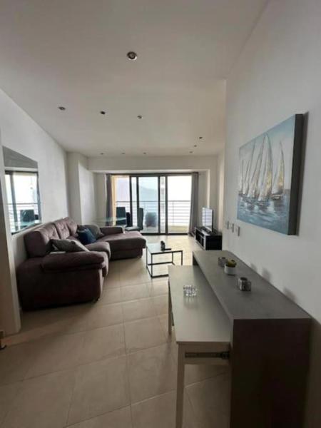 Flat in the heart of St Julians, Сент-Джулианс