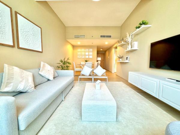 På billedet ses objektet Urban Oasis Stylish JLT Apartment with Lake Views beliggende i byen Dubai.