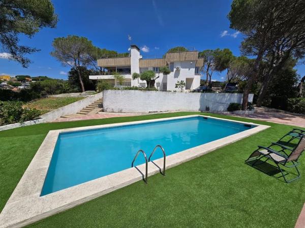 A la foto es mostra l'objecte Chalet en Can Valls situat a la ciutat de Senmanat.
