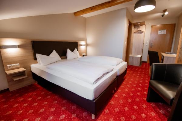 På billedet ses objektet Hotel Pockinger Hof beliggende i byen Pocking.