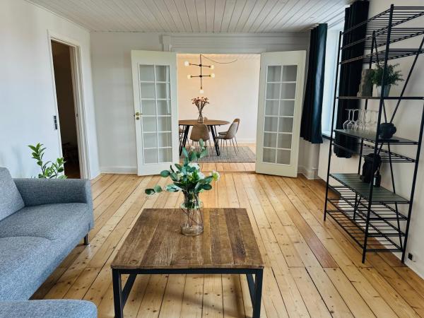 A la foto es mostra l'objecte Central og rummelig lejlighed i Vejle situat a la ciutat de Vejle.
