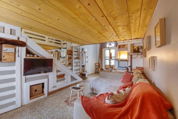 A la foto es mostra l'objecte La Cabane nîmoise avec Clim situat a la ciutat de Nimes.