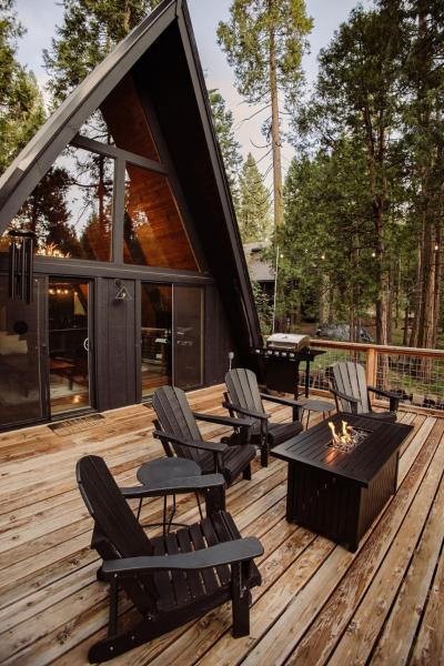 Modern Black A-frame Overlooking A Meadow W Ac! - Shaver Lake, CA