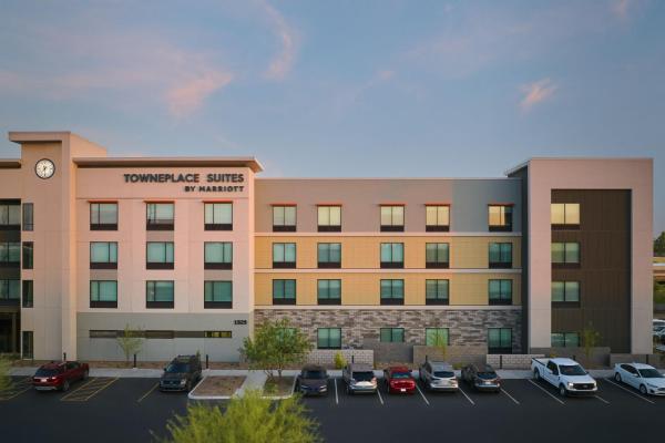 Na fotografii je vidět objekt TownePlace Suites by Marriott Tempe nacházející se ve městě Tempe.
