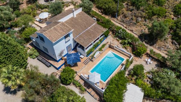 A la foto es mostra l'objecte 3BR Paradise, Casa Azul by HM situat a la ciutat de Malhão.