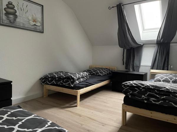 5 Betten - 2 Zimmer, Küche, Diele, Bad - Rudolfstraße 0301, Wuppertal