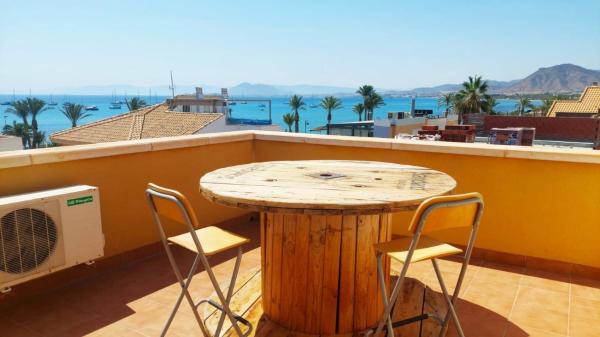 A la foto es mostra l'objecte Casa La azohia situat a la ciutat de La Azohía.