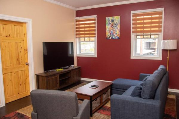 Na zdjęciu widoczny jest obiekt Carmichael Suites położony w mieście Georgetown.