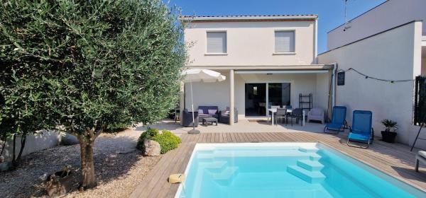 A la foto es mostra l'objecte Maison contemporaine avec piscine proche mer situat a la ciutat de Saint-Brès.