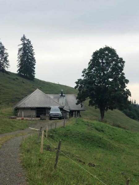 A la foto es mostra l'objecte Staldenhaus Riggisalp situat a la ciutat de Plaffeien.