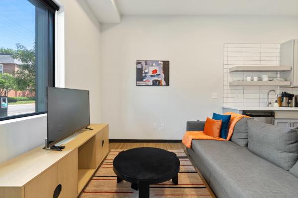 På billedet ses objektet CozySuites on Mass with garage parking #1 beliggende i byen Indianapolis.