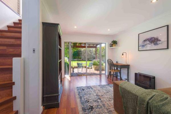 Lucys Place By Swan Bnb Management, Albany