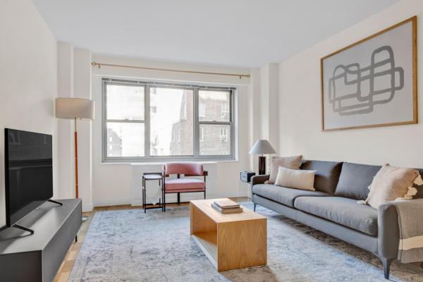 Midtown 1BR w Gym Doorman nr Grand Central NYC-745, New York