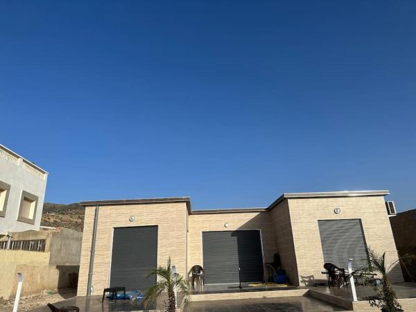 Nella foto è visibile l'oggetto Villa superbe emplacement situato nella città di Laʼzîb.
