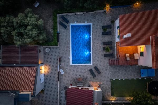 A la foto es mostra l'objecte Villa Divinus situat a la ciutat de Polača.