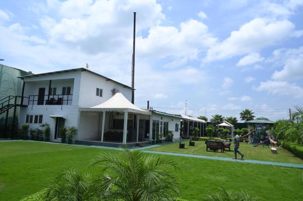A la foto es mostra l'objecte Bhatia Farms situat a la ciutat de Tibri.