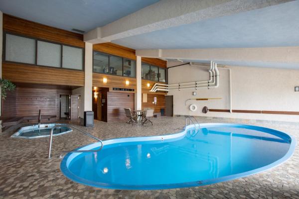 Foto 4: Pool, Hot Tub, Sauna, Amazing Ski Area Views, Partially Covered Patio
