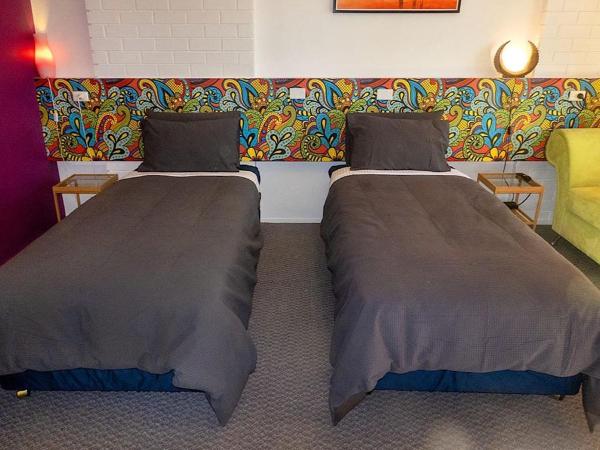 The photo shows the Treetops Silvan Valley Lodge - Suite 2 located in the city of Wandin Yallock.