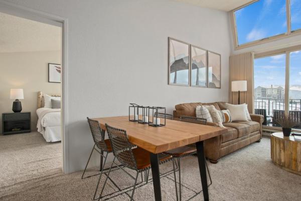 Foto 8: Pool, Hot Tub, Sauna, Ski In-Out, Amazing Ski Area Views, Top Floor Condo,