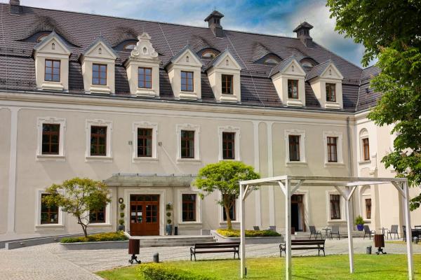 Na zdjęciu widoczny jest obiekt Hotel Zamek Lubliniec położony w mieście Draliny.