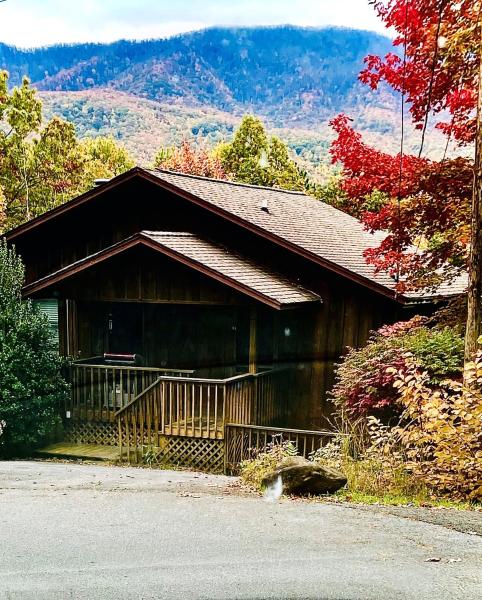Фотография 2: MountScape, Escape to the Mountains! Private hot tub, MTN views