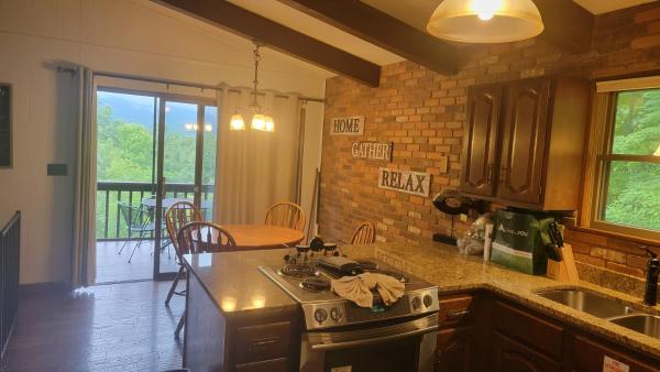 Фотография 7: MountScape, Escape to the Mountains! Private hot tub, MTN views