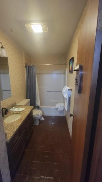 Фотография 9: MountScape, Escape to the Mountains! Private hot tub, MTN views