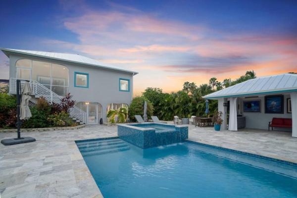 Op de foto is het object Kingfish Cove te zien, gelegen in de stad Summerland Key.