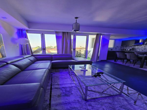A la foto es mostra l'objecte Golden Bay Deluxe Holiday Apartment situat a la ciutat de Protaras.