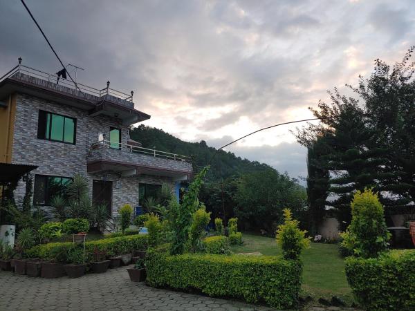 Στη φωτογραφία φαίνεται το αντικείμενο Beautiful house and garden που βρίσκεται στην πόλη Dahachok.