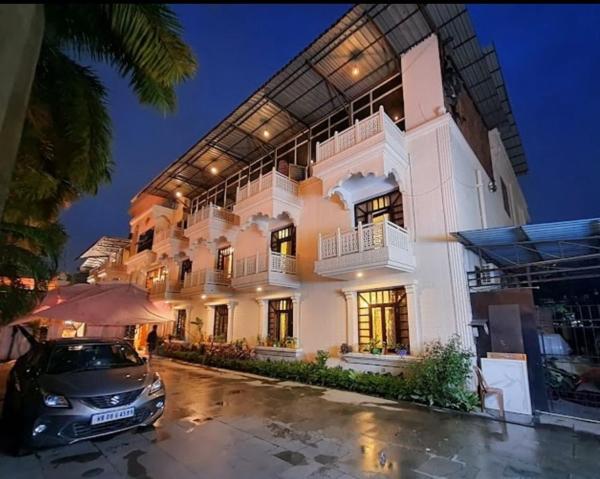 A la foto es mostra l'objecte Hotel Tourist Inn By Sagar situat a la ciutat de Siliguri.