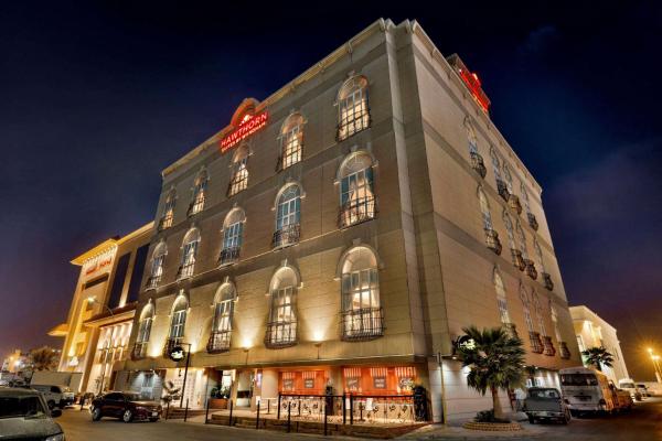 På billedet ses objektet Hawthorn Suites by Wyndham Al Khobar beliggende i byen Al Khobar.