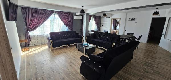 A la foto es mostra l'objecte Hey! situat a la ciutat de Mărgineni.