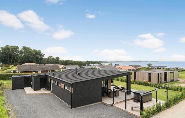 A la foto es mostra l'objecte 3 Bedroom Lovely Home In Sjølund situat a la ciutat de Sjølund.