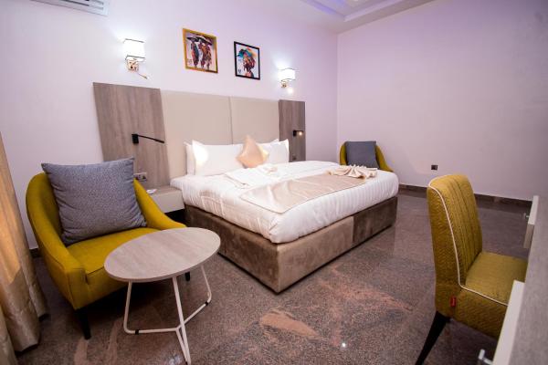 Na fotografii je vidět objekt Marchforte Courtyard Hotel & Suites nacházející se ve městě Ibadan.