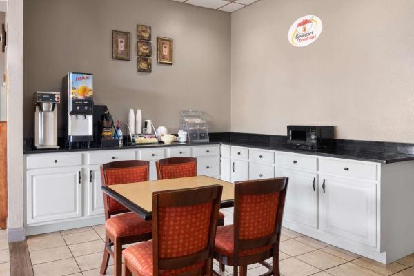 Foto 9: Super 8 by Wyndham Longview/North