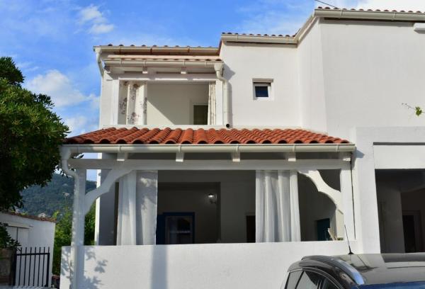 På billedet ses objektet Apartments by the sea Baska, Krk - 21674 beliggende i byen Baška.