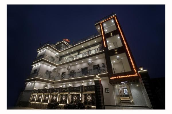 A la foto es mostra l'objecte Hotel Maa Vindhyachal Dham situat a la ciutat de Vrindāvan.