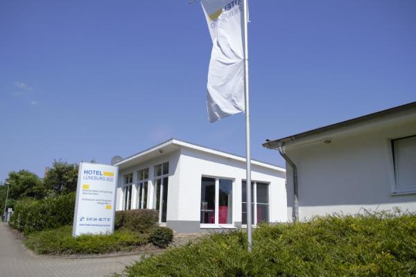 På billedet ses objektet Hotel Lüneburg Süd beliggende i byen Melbeck.