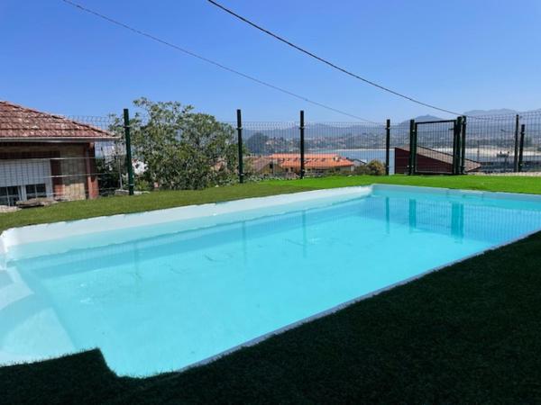 Nella foto è visibile l'oggetto Casita Independiente y tres apartamentos con piscina Ladeira Playa situato nella città di Baiona.