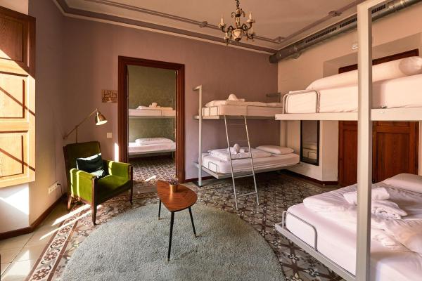 Auf dem Foto ist das Objekt Hostel Sóller in der Stadt Sóller zu sehen.