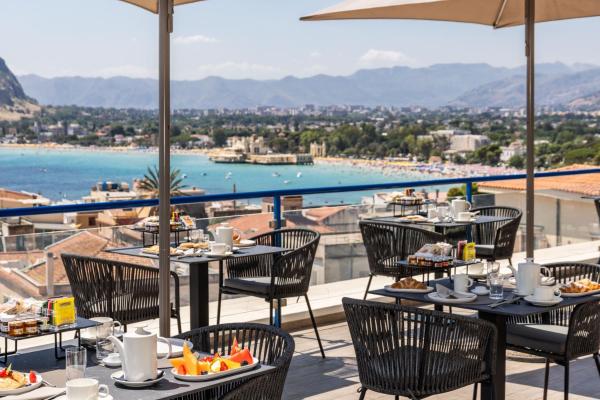 På billedet ses objektet Mondello Glam Hotel & Terrace beliggende i byen Mondello.