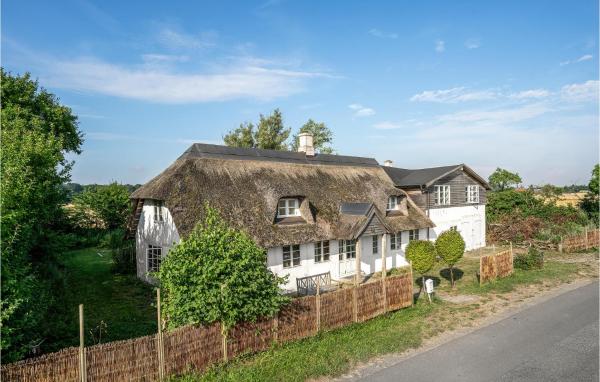 A la foto es mostra l'objecte Nice Home In Søllested With Sauna situat a la ciutat de Søllested.