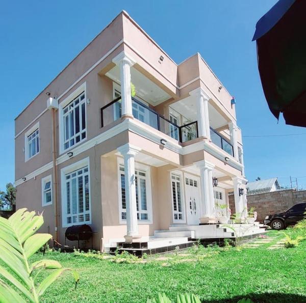 照片显示了位于Gicheru市的JK Residence Kikuyu物件。