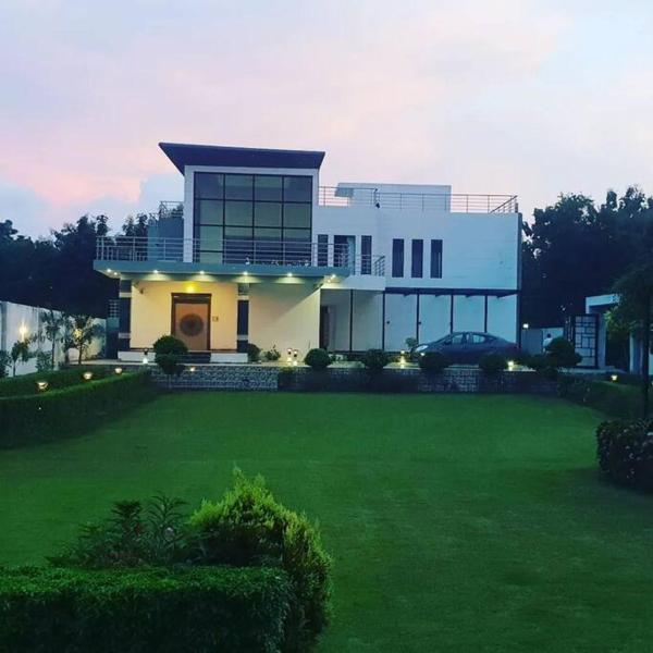 A la foto es mostra l'objecte Mundra farms situat a la ciutat de Mirza Murād.