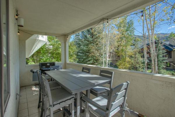 Фотография 3: Pool, Hot Tub, Balcony over Burgess Creek, Walk to Gondola Square