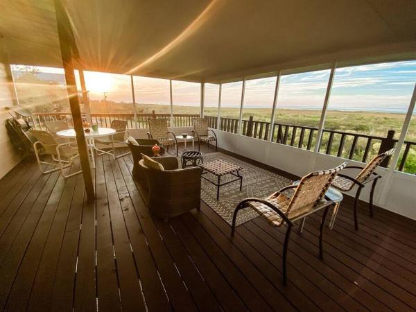 A la foto es mostra l'objecte Spacious Camp with Canal Access and Beautiful Bay View situat a la ciutat de Cypremort.