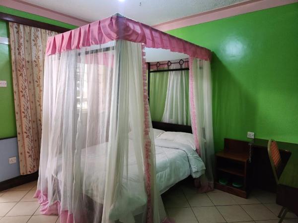 Na fotografii je vidět objekt Kenlands Relaxinn Hotel nacházející se ve městě Baruti West.