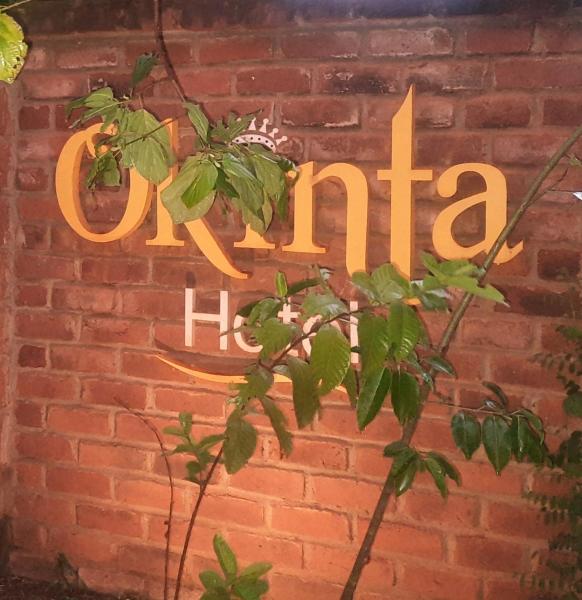 På bildet vises objektet Okinta Hotel som ligger i byen Maha Kalattewa.